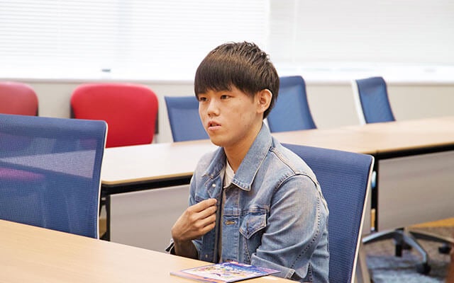 編集部との打ち合わせの様子2