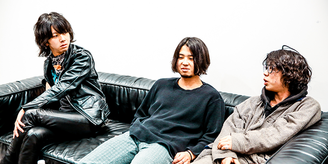 SIX LOUNGE