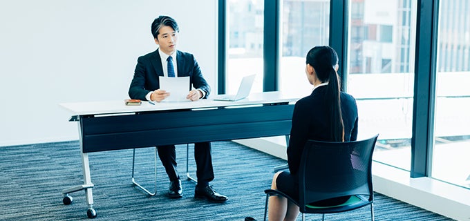 冬の面接でコートはどうする 種類や色などの選び方 持ち方やたたみ方などを解説 バイトルマガジン Boms ボムス