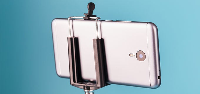 履歴書用写真もスマホで撮る時代 上手な撮影方法などを解説 バイトルマガジン Boms ボムス 履歴書用写真もスマホで撮る時代 上手な撮影方法などを解説 バイトルマガジン Boms ボムス